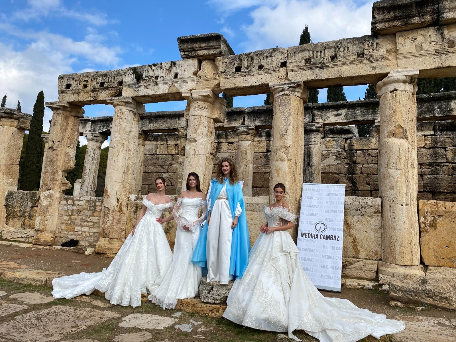 Meryem Ana Temalı 250 Bin Dolarlık Kıyafet, Efes ve Hierapolis’te Sergilendi