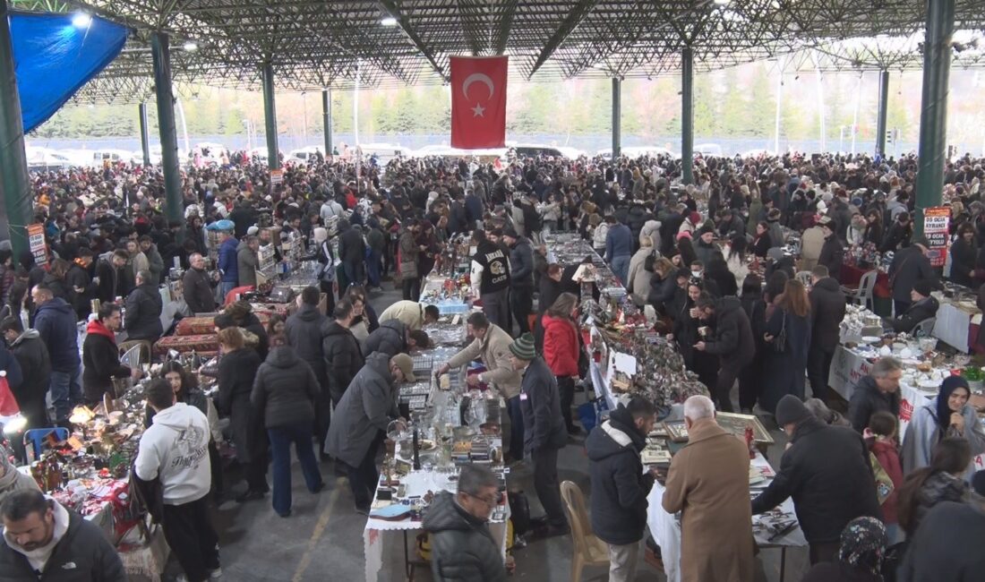 Başkentte yılın son antika pazarına yoğun ilgi