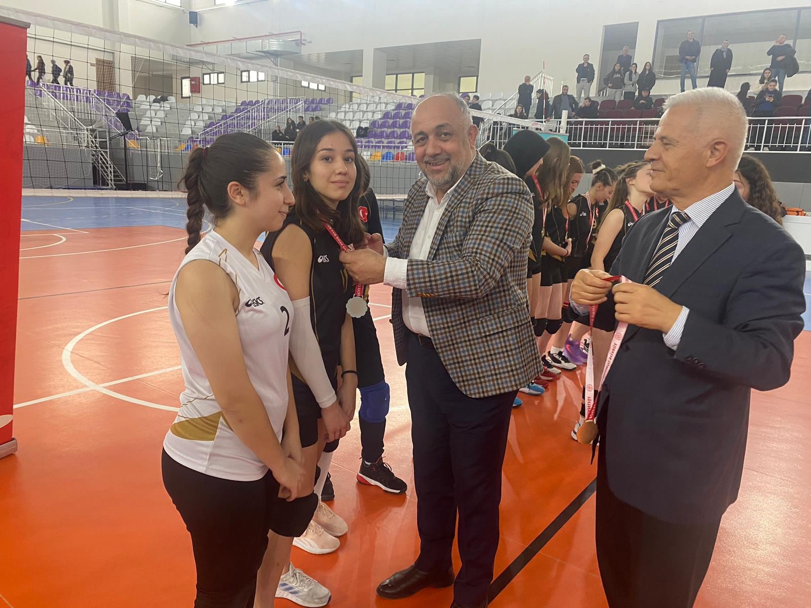 Genç Kızlar’da voleybol heyecanı yaşandı