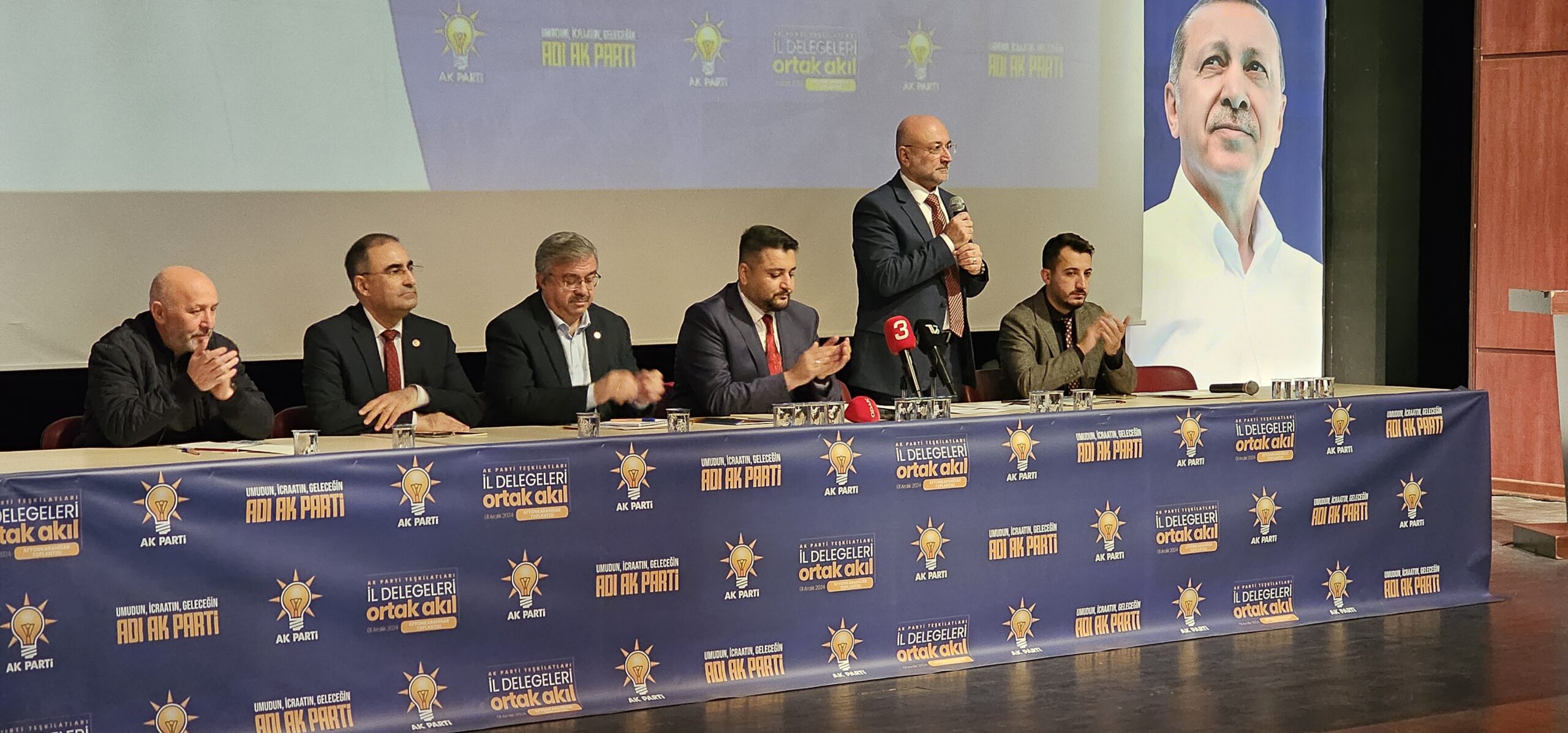 AK Parti, kurmayları ve il delegelerini dinledi