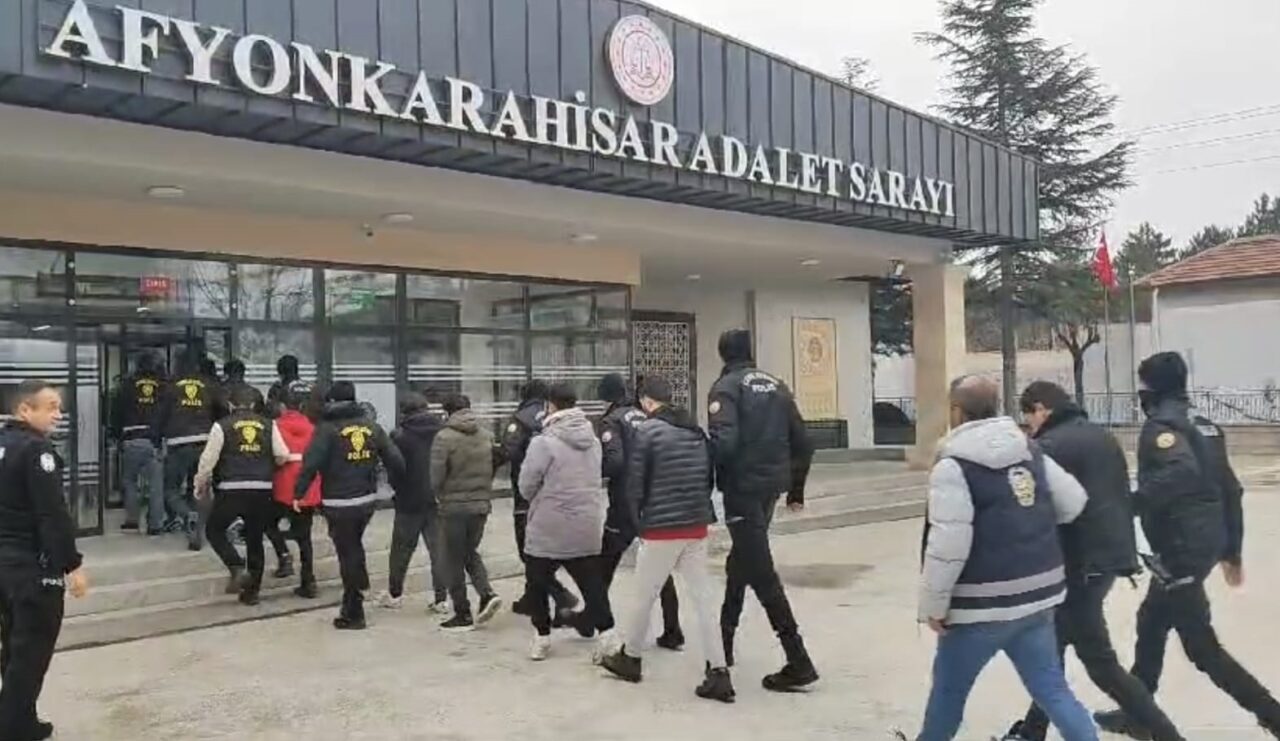 Afyonkarahisar merkezli dolandırıcılık operasyonunda 8 şüpheli tutuklandı