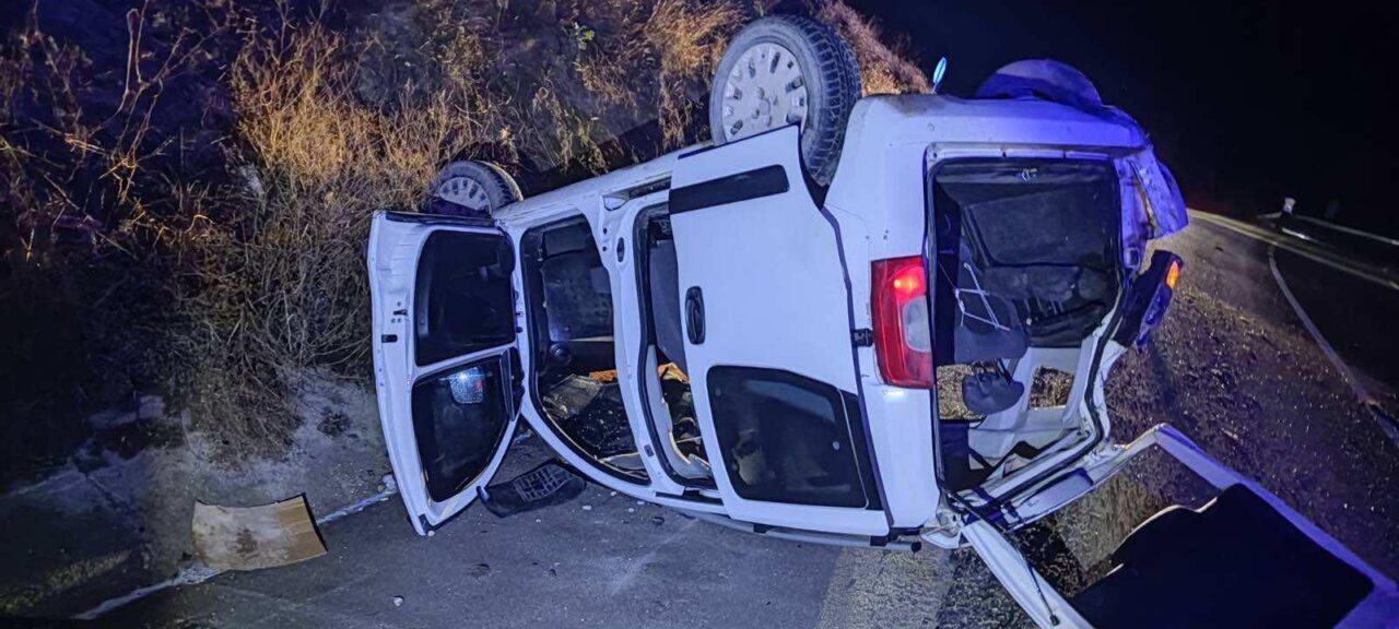 Afyonkarahisar’da şarampole devrilen hafif ticari araçtaki 5 kişi yaralandı