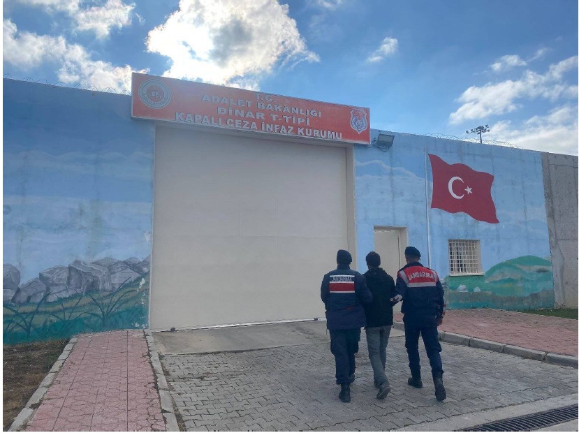 Dolandırıcılıktan Aranan Şahıs Yakayı Ele Verdi