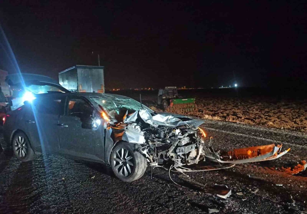 Otomobille çarpışan traktörün sürücüsü yaralandı