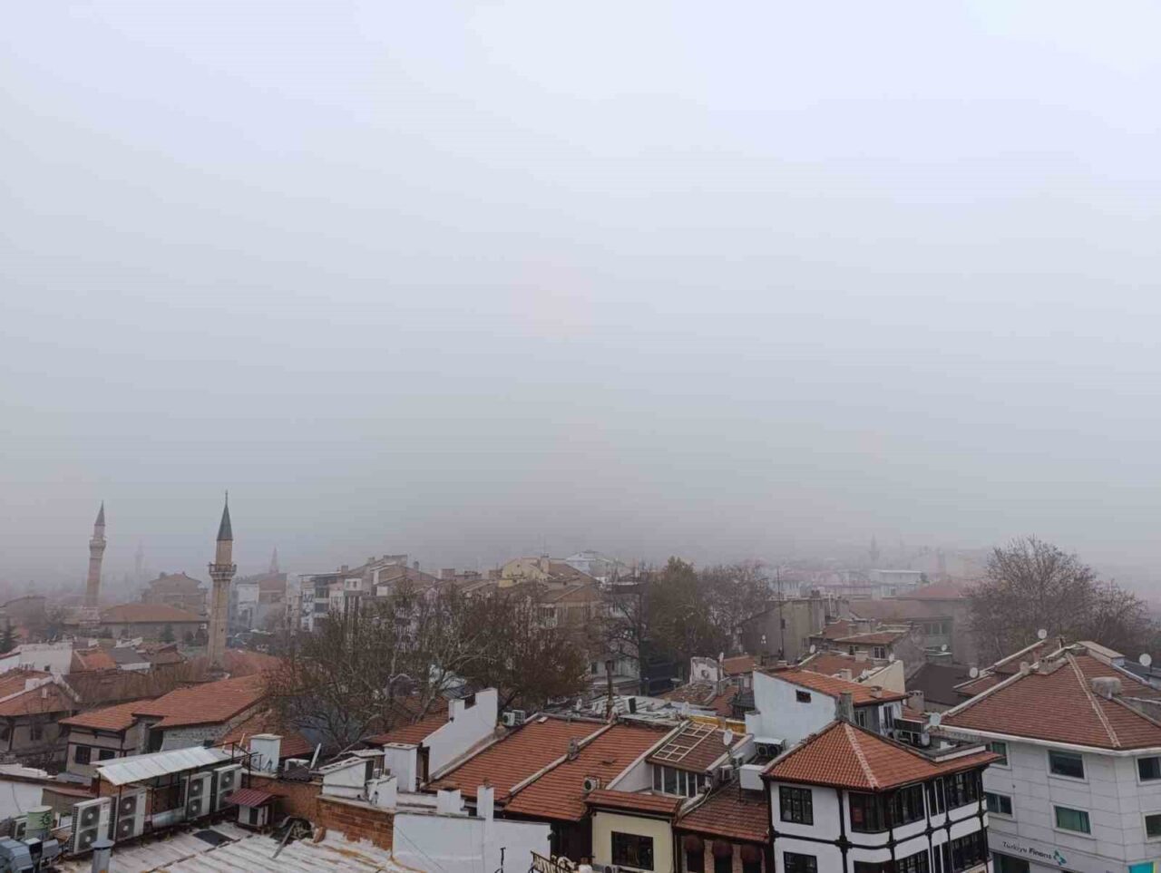 Tarihi Karahisar Kalesi sis nedeniyle gözlerden kayboldu