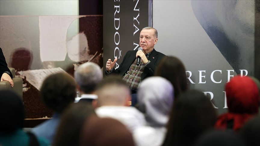 Cumhurbaşkanı Erdoğan, üniversite öğrencilerine verilen bursun 2025’te 3 bin liraya çıkarılacağını açıkladı