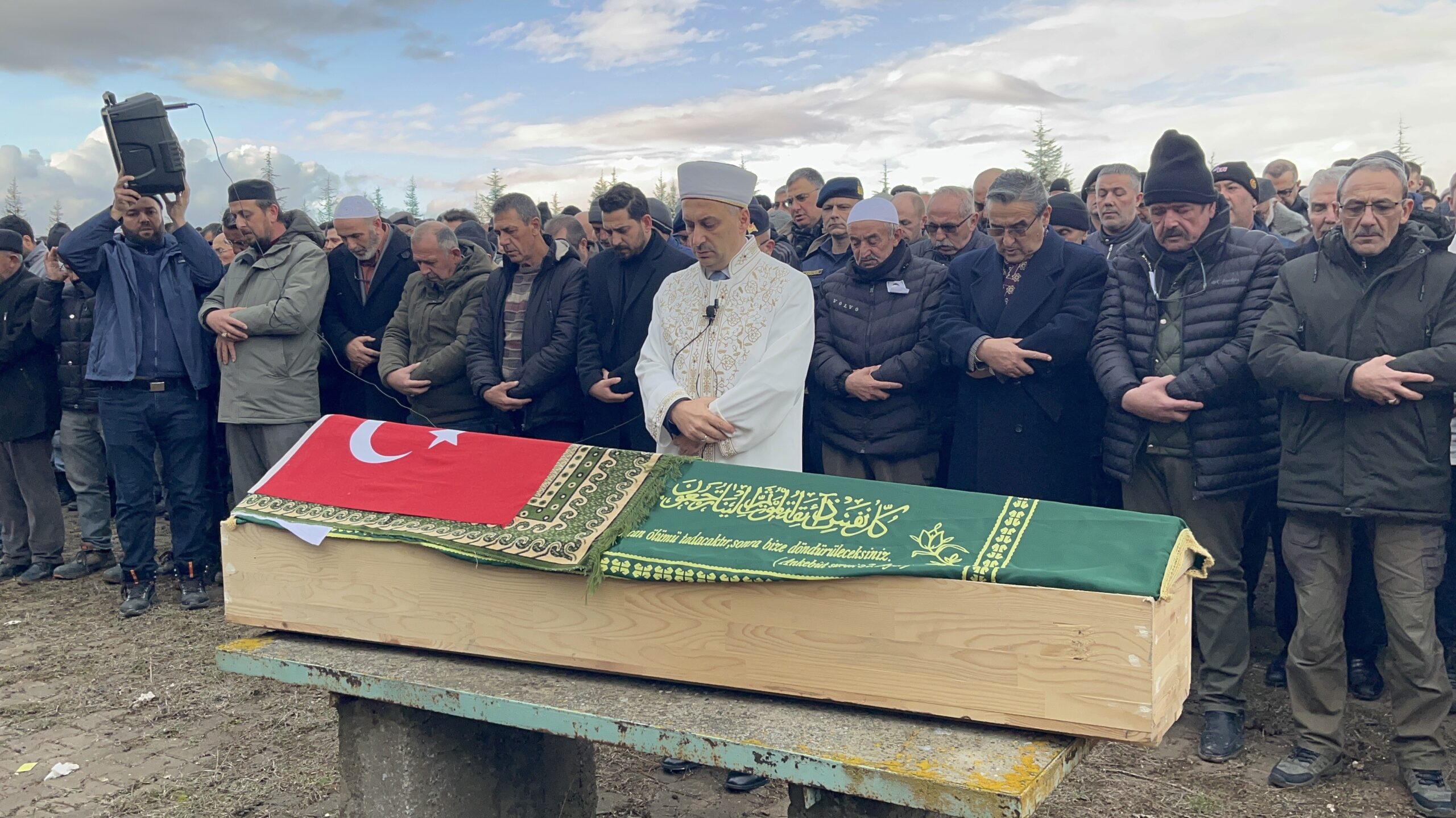 Muhtar, asansör boşluğuna düşerek hayatını kaybetti