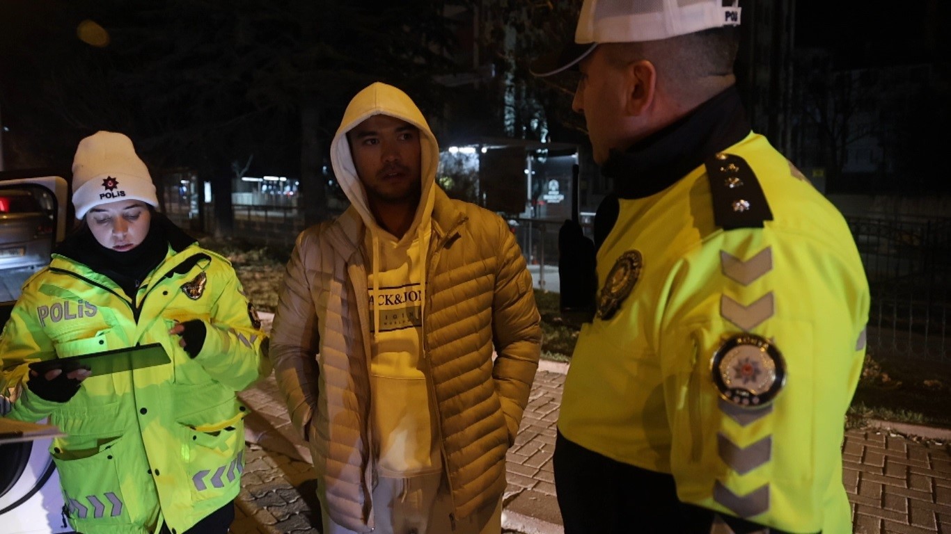 “Alkollü Sürücünün Polisin Plaka Sorusu Karşısındaki Şaşkın Yanıtı”