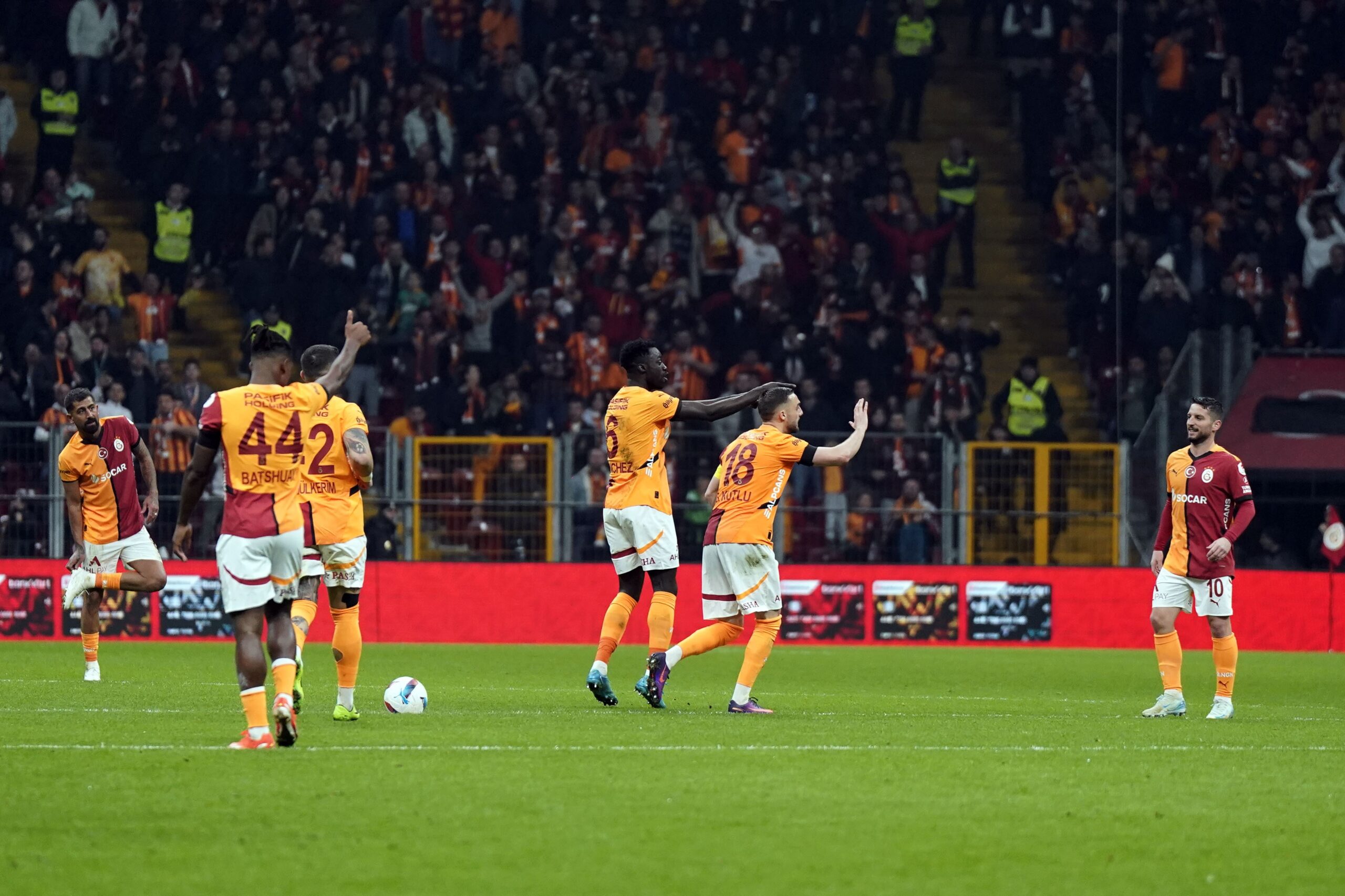 Galatasaray ve Başakşehir kupaya beraberlikle başladılar