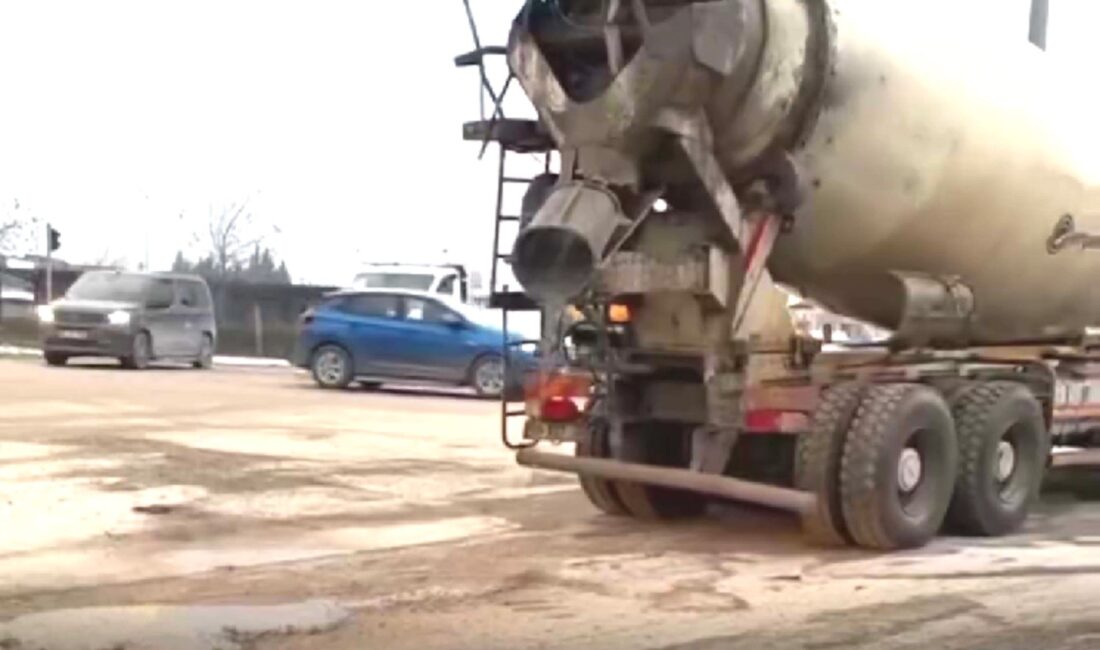 Hatay’da karayoluna sıvı beton