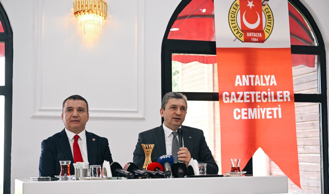 Antalya Gazeteciler Cemiyeti lokalinde basın