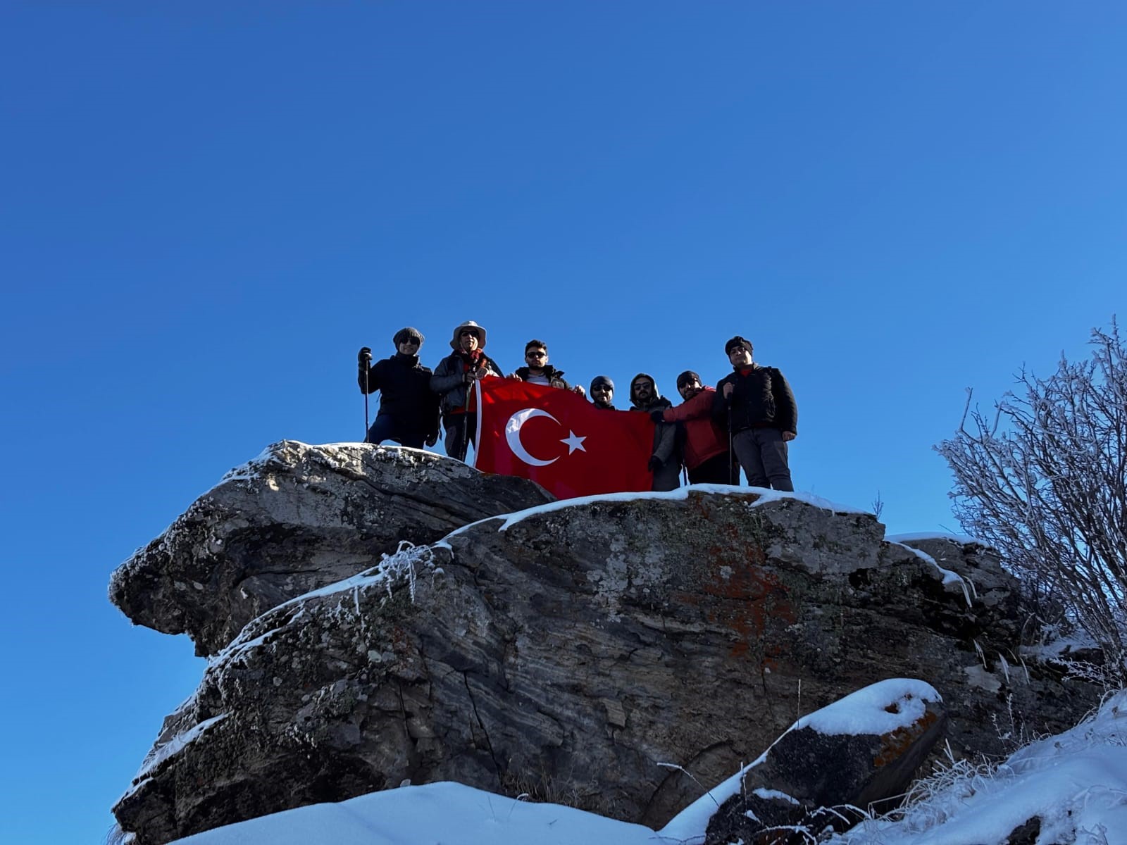 Gönül Dağı’nda Türk bayrağı açtılar