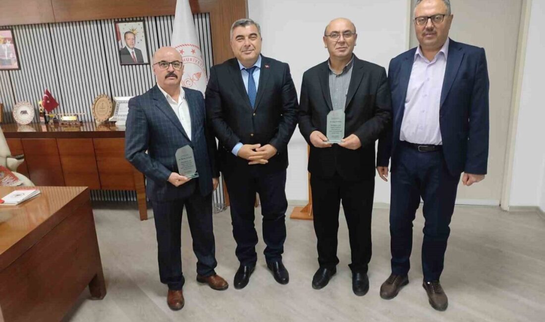 Sünnetci’den emekli olan personele plaket