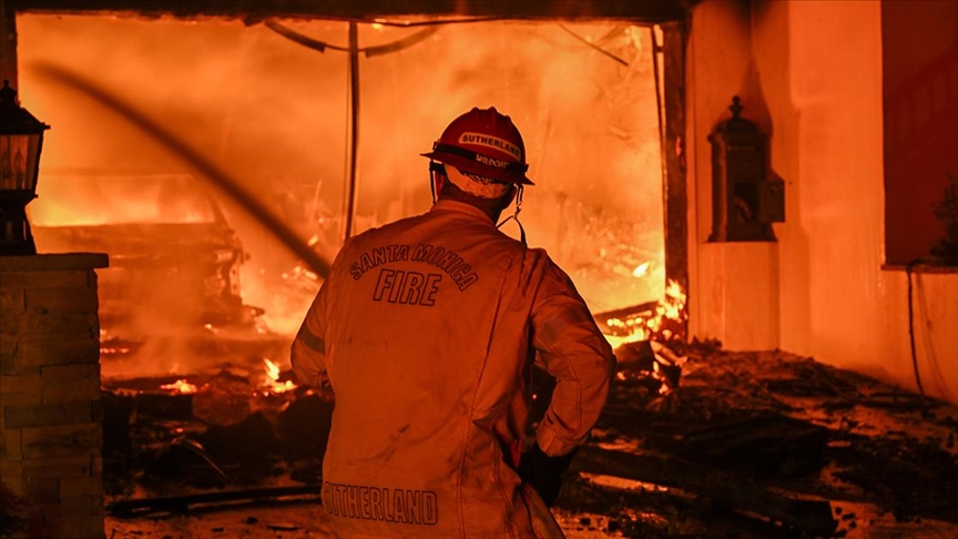 Los Angeles’taki orman yangınının boyutu artıyor