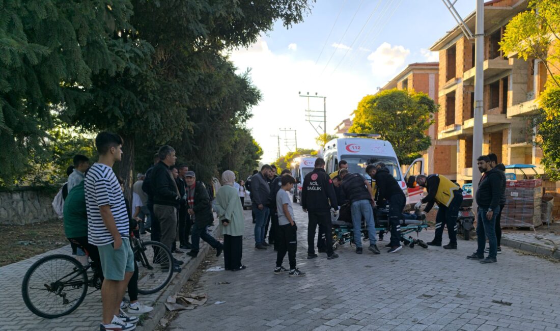 Afyonkarahisar’da kontrolden çıkarak yol kenarında kaldırıma çarpıp ardından yere düşen