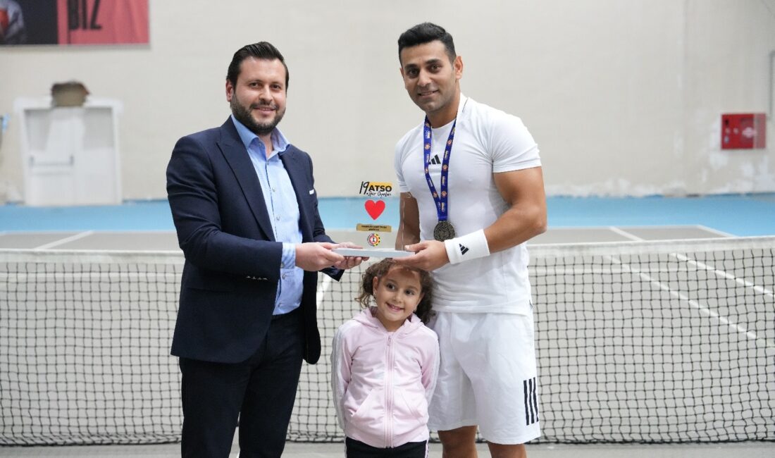 Aile temalı 19. ATSO Spor Oyunları kapsamında düzenlenen erkekler kort