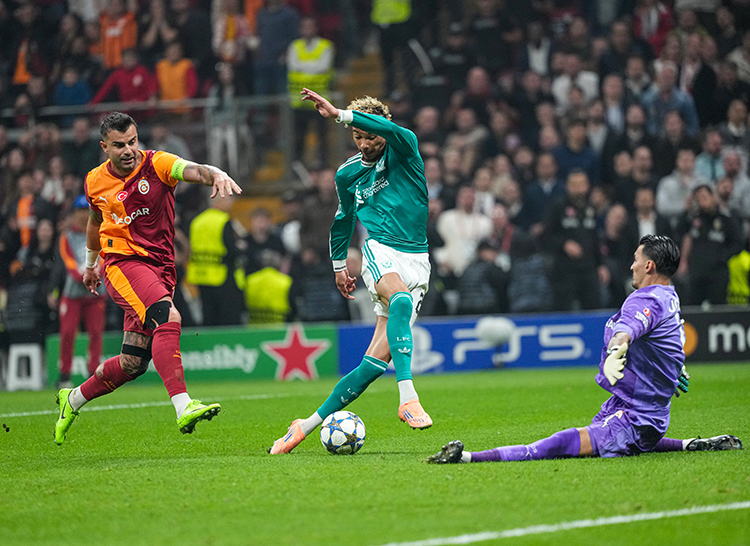 Galatasaray, UEFA Şampiyonlar Ligi’nin ikinci haftasında sahasında konuk ettiği İngiltere’nin