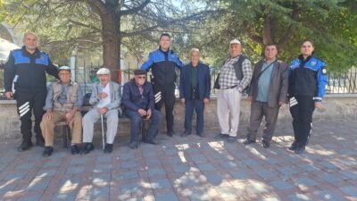 Afyonkarahisar’da polis ekipleri Dünya Yaşlılar Günü dolayısıyla huzurevlerinde kalan vatandaşları