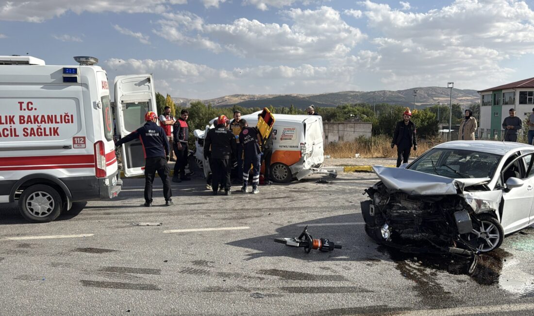 Sivas-Erzincan kara yolunda meydana gelen zincirleme kazada 1 kişi hayatını
