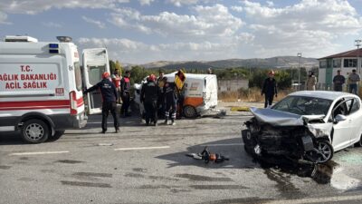 Sivas-Erzincan kara yolunda meydana gelen zincirleme kazada 1 kişi hayatını