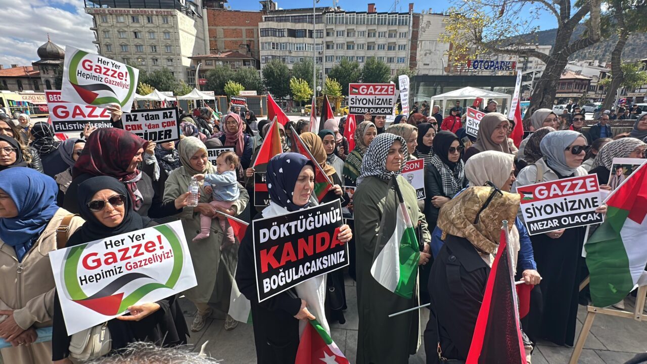 AFYONKARAHİSAR (AA) – Afyonkarahisar Milli İrade Platformu, Gazze'de yaşanan insanlık