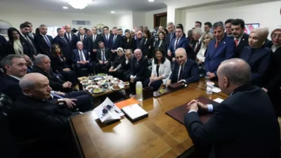 Türkiye Büyük Millet Meclisi’nin yeni dönem açılışında dikkat çeken bir