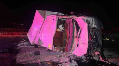 Afyonkarahisar’da kontrolden çıkan kamyonetin karşı şeride geçip bir başka kamyonete