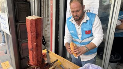 Tebessüm Derneği Ege Bölge Temsilciliği tarafından Ambaryolu Caddesi üzerinde açıla
