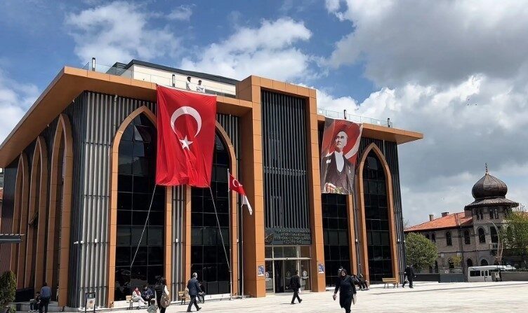 Şehrin hafızasına ışık tutan zengin arşivi, her türden okuyucuya hitap