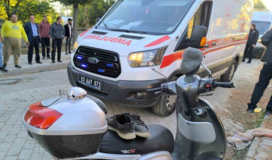 Afyonkarahisar’da kontrolden çıkarak yol kenarında kaldırıma çarpıp ardından yere düşen