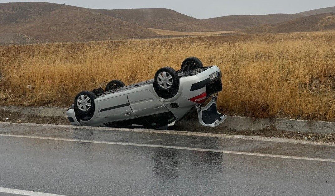 Bilecik’te seyir halindeki bir otomobil, Söğüt-Eskişehir yolu Zemzemiye Köyü mevkiinde