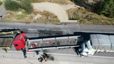 Afyonkarahisar’da kontrolden çıkan tırın önünde seyreden bir başka tıra arkadan