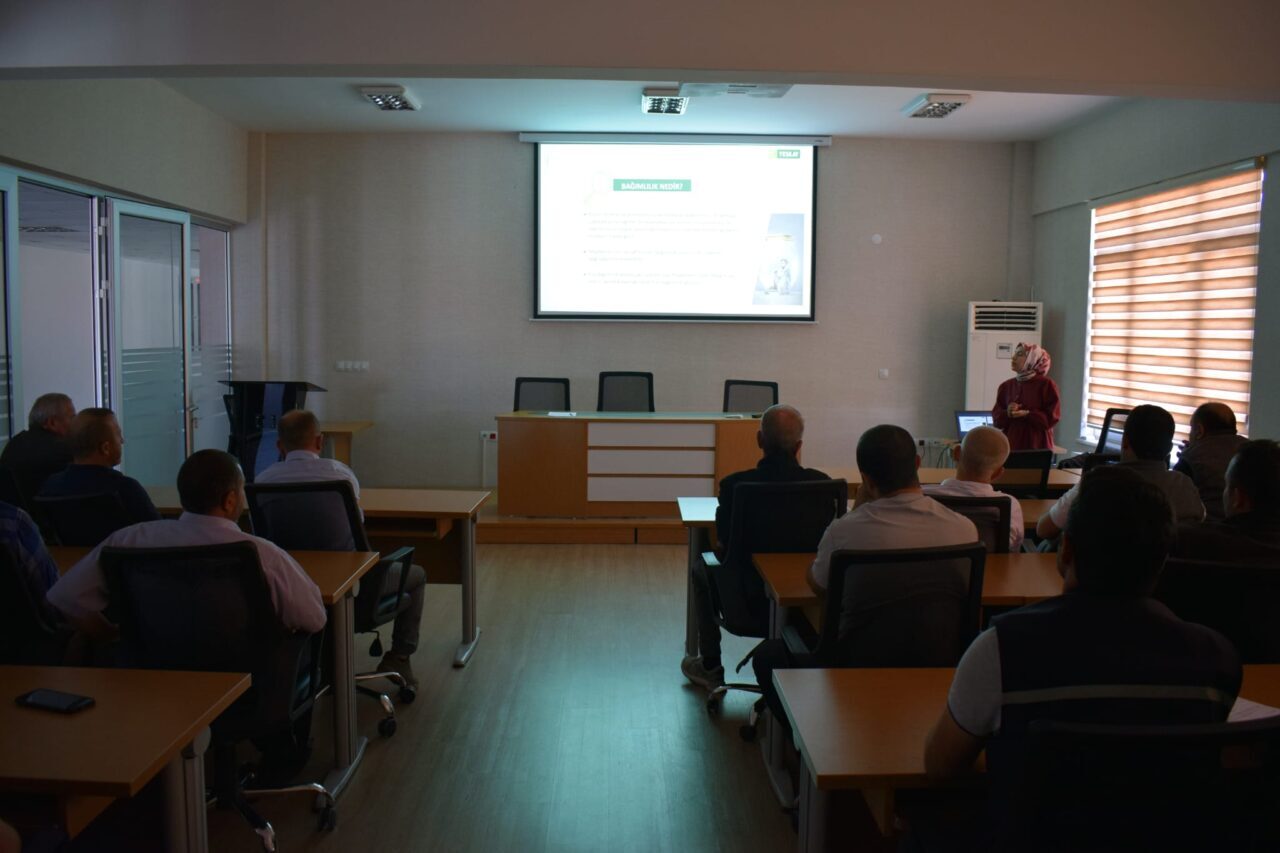 AFYONKARAHİSAR (AA) – Yeşilay Afyonkarahisar Şubesi tarafından yürütülen "Bağımsızlık seferberliği"