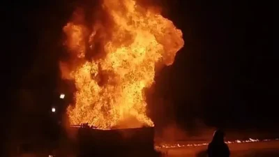 Diyarbakır’ın Bağlar ilçesinde dün akşam saatlerinde bir grup genç, metruk