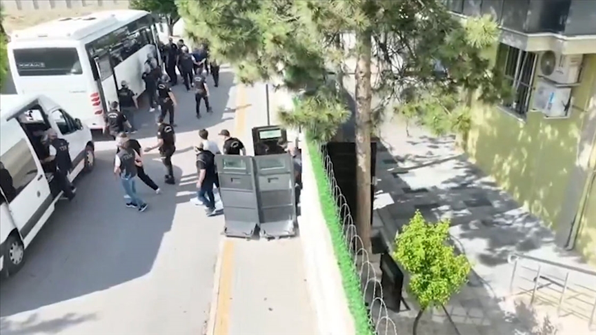 İçişleri Bakanı Ali Yerlikaya’nın paylaştığı bilgilere göre, EGM TEM Daire