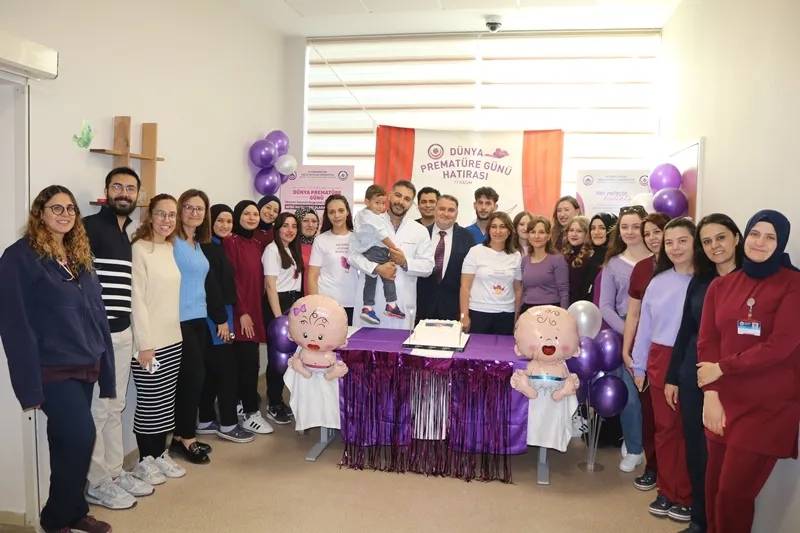 Etkinlikte konuşan Prof. Dr. Ahmet Afşin Kundak, prematüre bebeklerin doğumdan