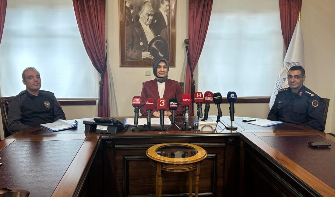 Valilik makamında gerçekleştirilen toplantıya Afyonkarahisar Valisi Doç. Dr. Kübra Güran