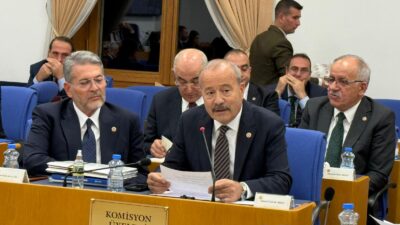 Konuşmasına, son yıllarda Türkiye’nin yerli üretim vizyonuyla büyük bir ilerleme