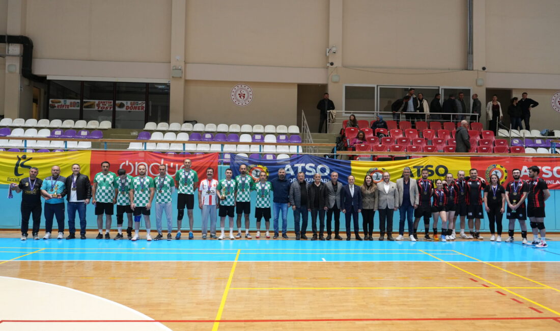 “Aile” temalı 19. ATSO Spor Oyunları kapsamında düzenlenen voleybol müsabakalarının