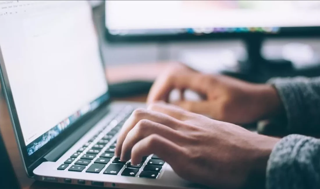 Öğle saatlerinden itibaren Türkiye’nin farklı bölgelerinde kullanıcılar birçok internet sitesine