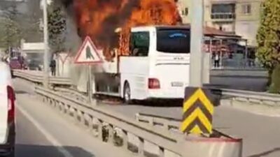 D-100 kara yolunun Kocaeli geçişinde cepte duran yolcu otobüsü bilinmeyen