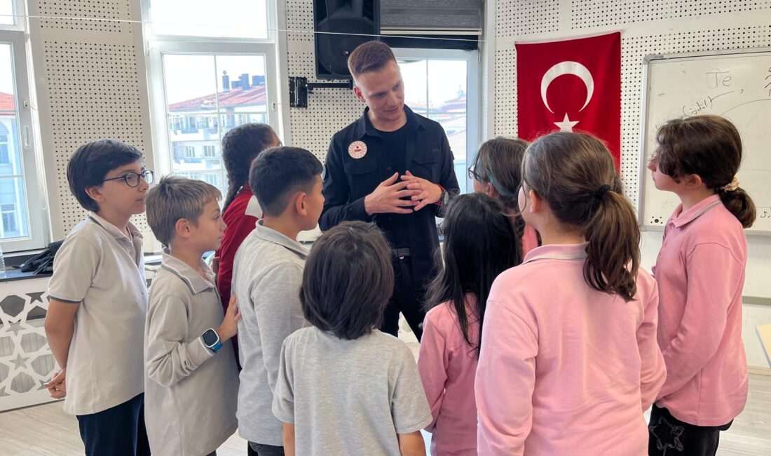 Projenin ilk aşamasında, Hoca Ahmet Yesevi İlkokulu öğrencilerine yönelik olarak