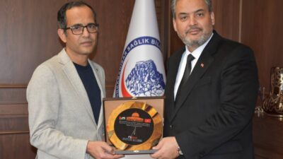 Prof. Dr. Aslan’a, Afyonkarahisar Sağlık Bilimleri Üniversitesi (AFSÜ) mensupları tarafından