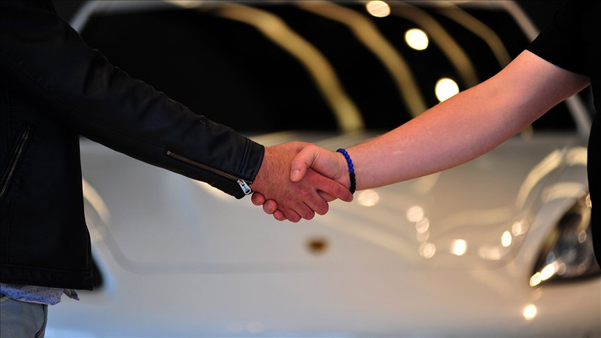 Bu kapsamda, sıfır araçları tüketicilere indirimli satmak için aracı “rent