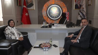 Belediye binasında gerçekleşen ziyarette Başkan Seyhan Kılınçarslan, Kaymakam Akdağoğlu’na ilçe