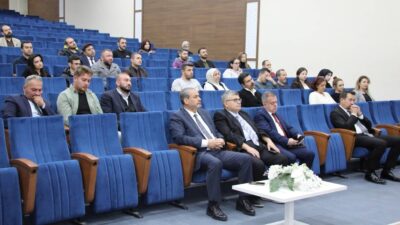 Rektörlüğe bağlı akademik ve idari birim temsilcilerinden oluşan kurulda konuşan