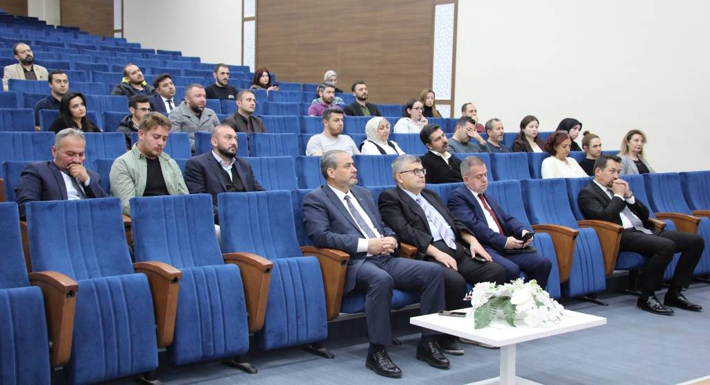 Rektörlüğe bağlı akademik ve idari birim temsilcilerinden oluşan kurulda konuşan