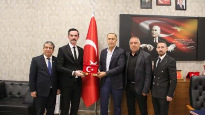 İlk olarak İl Sağlık Müdürü Dr. Hakkı Öztürk’ü makamında ziyaret