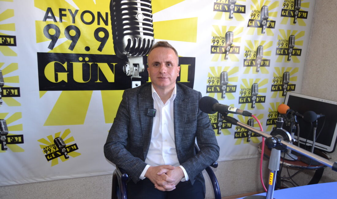 Ağzın dışa açılan kapı olduğunu söyleyen Ekici, “Ağız ve dişlerimiz