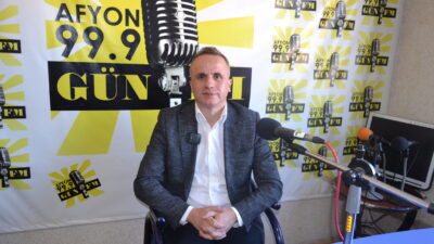 Ağzın dışa açılan kapı olduğunu söyleyen Ekici, “Ağız ve dişlerimiz